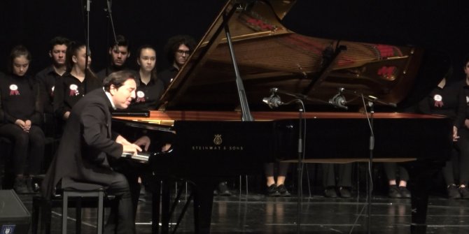 yedihaber1's tweet image. Fazıl Say, Bursa’da Öğrencilerle Konser Verdi #Bursa #FazılSay #yedihaber yedihaber.com/2019/05/26/faz…