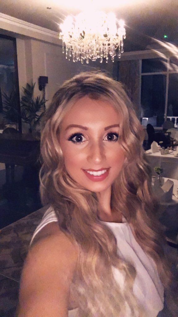 TamsinBall's tweet photo. A delightful surprise to end my Saturday performing for a fabulous crowd at the beloved Duchy last night!💕..Thank you all☺️✨🥂🎤 #residentsinger #live #music #dining #vocalist #ambience #hotel #entertainment #brends #cornwall #duchy #postwedding #eveninggig #saturdaynight🎶 https://t.co/F6X1aq4cph