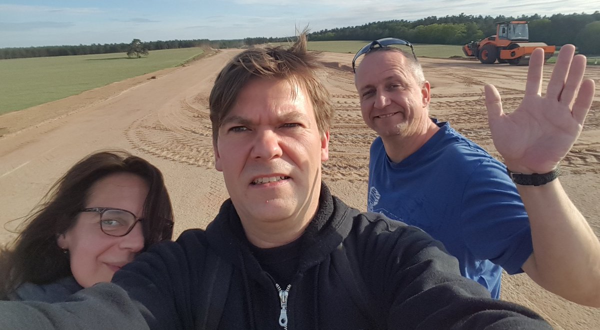 Erholungsprogramm von den #mddevdays - Early Alpha of the A14 with DevDays-Mel and <a href="/anrichter/">Anthony Richter</a> #Fahrradfahrenaufderautobahn