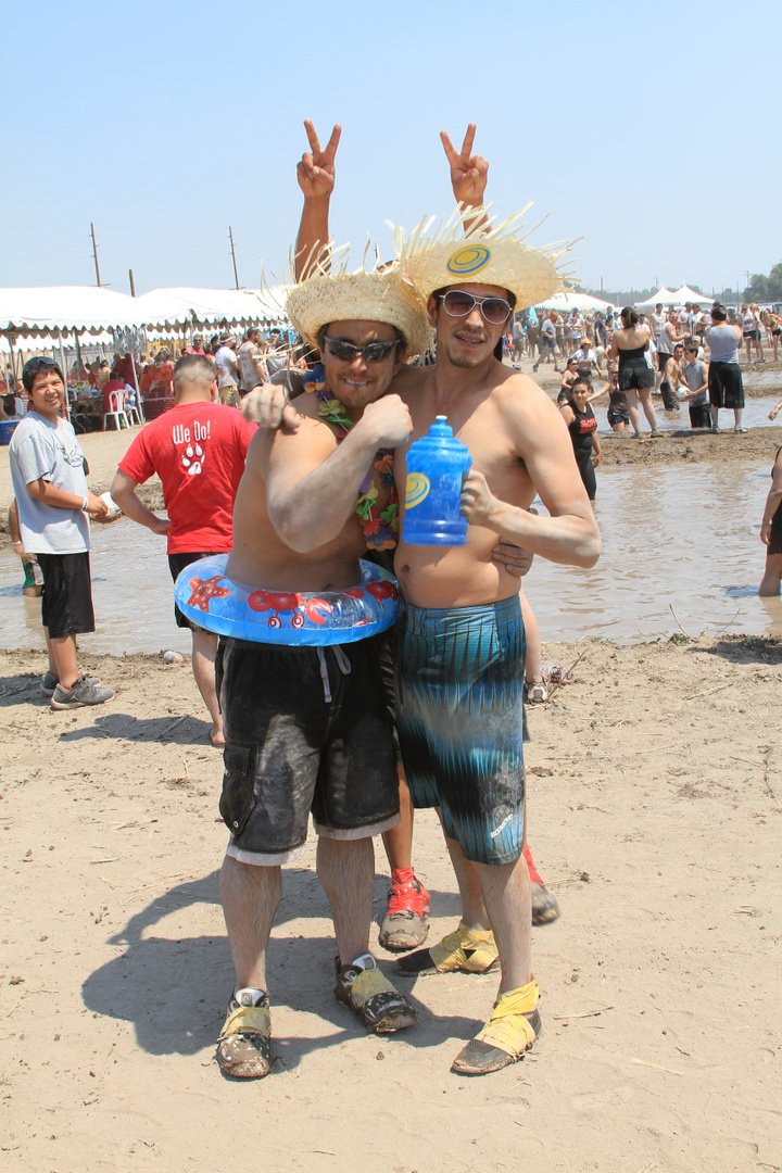 ☀️ 's out, 🔫 🔫 🔫  out! 

We're SO excited to #BeMuddy with you on June 1! Here's a #MuddTip: Drink lots of water to make sure that you and your team stays hydrated. 💧 🍺 💧 🍺  💧 🍺 

Get over to abqmuddvolleyball.org and register your team now!