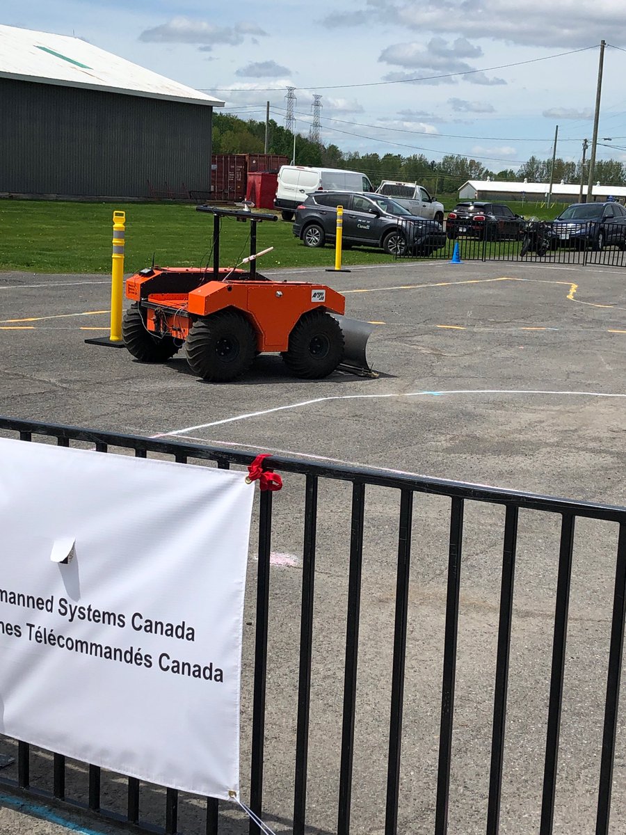 JulieLeese1's tweet photo. What a fun time!  Carleton and Ottawa universities’ engineering students compete in the Unmanned Ground Vehicle completion with their snowplows at ⁦@Invest_Ottawa’s L5⁩ testing site! #UGV19 #InnovationTC https://t.co/zj5r6qkXhp