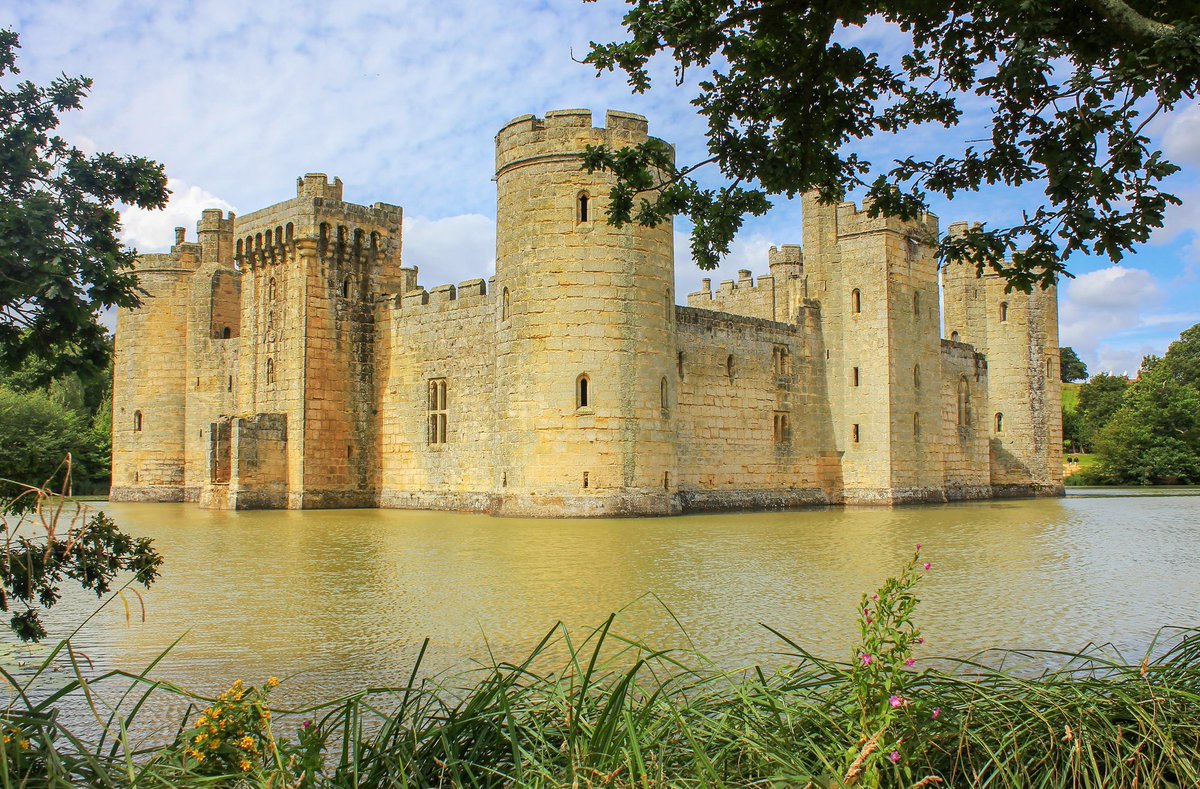 1Candy1Man's tweet photo. Bodium Castle @BodiamCastleNT pictures from July 2012 a good place to visit so close to @scotneycastleNT Scotney Castle and Sissinghurst Castle as well as Hastings and Bexhill On Sea. #Castle #Bodium #Scotney #sissinghurst #bexhill #Hastings #sea https://t.co/Hd0j730nhk