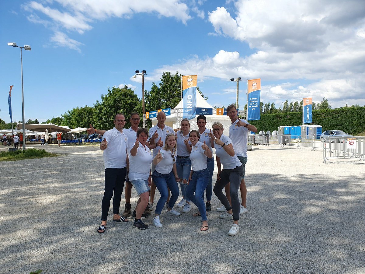 _teamjan's tweet photo. Gisteren is een groot deel van ons team aangekomen in Bédoin. Vandaag vond om 17:00 uur de opening van de 8e editie, the legandary eight, plaats! Wij gaan ons opmaken voor aankomende woensdag! Nog 59 uur en 40 minuten tot de start.. #_TeamJAN #TourduALS #TourduALS2019 https://t.co/2nxCRAc4NJ