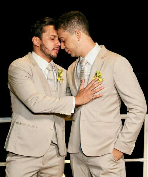 Eiglaborges's tweet photo. O instagram não è o mesmo sem esses meninos de luz! #voltacarlu o amor sempre vence. ❤🙏❤ https://t.co/jpr02wkTHH