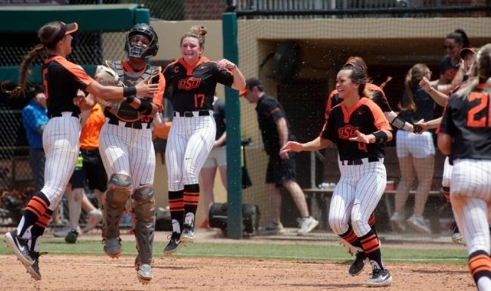 The FSU softball losses a messy series, dropping game three of the super regional 3-2 to Oklahoma State. OSU now advances to the Women’s college World Series!