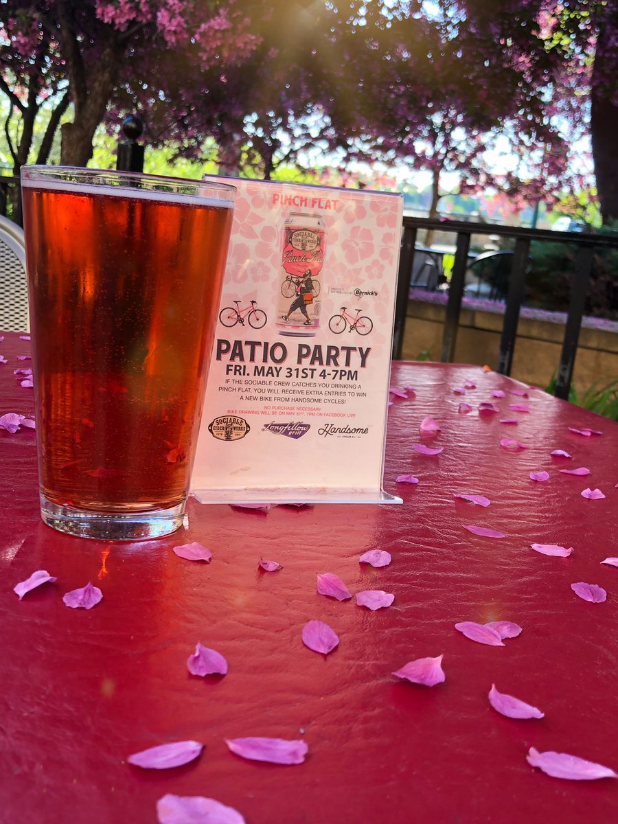 d_freckles's tweet image. It’s that time a year again!!! Patio party time! This one is for @SociableCider pinch flat 
#longfellowgrill #patioparty #summer