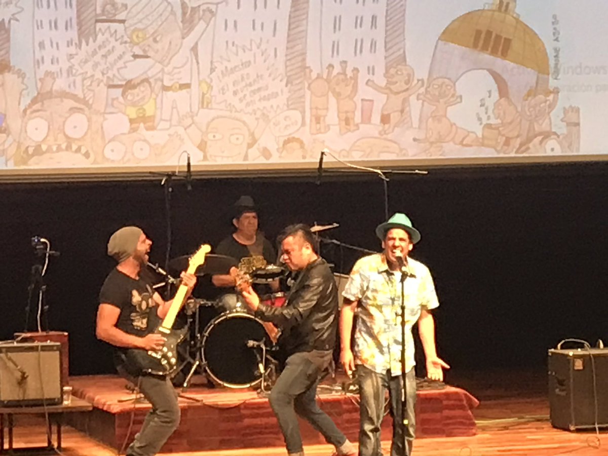 SoyCMatus's tweet photo. Que gran gusto escuchar al buen Paco Tex golpeando la batería con el Yucatán!!!!! Excelente @ramonagogo !! https://t.co/XHMmyBIkdL