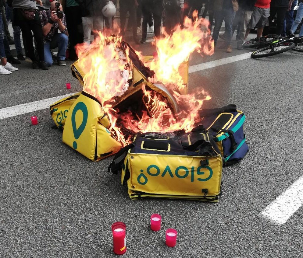 elpiratavell's tweet photo. Treballar no ens hauria de costar la vida. Avui i sempre al costat de les treballadores riders de @Glovo_ES en lluita contra la precarietat laboral. #GlovoNosMata https://t.co/9YbI7tv7Le