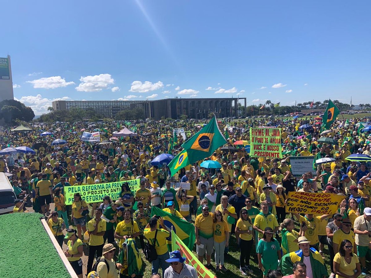 bernardopkuster's tweet photo. Brasília só cresce! “SAIA DE CASA, O BRASIL NÃO É CASA DO MAIA!” #BrasilNasRuas https://t.co/YXhKXtBPVT