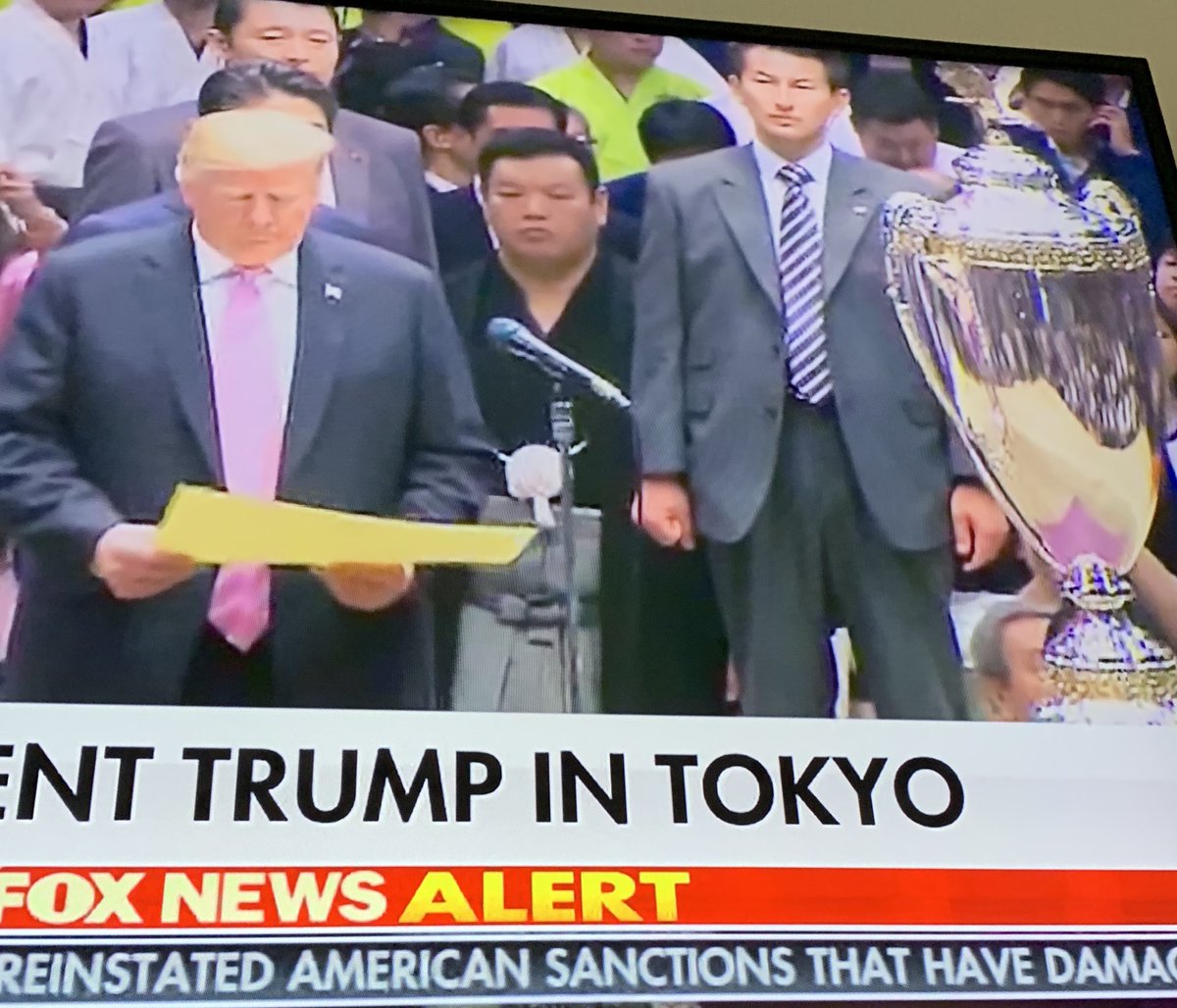 uknounome's tweet photo. @POTUS #FactsMatter How difficult is it to find out the #TrueDimensions of this trophy 🏆 Nobody was able to give a correct answer on @ffweekend #SloppyJournalism continues from @FoxNews https://t.co/og2a9NzHu3