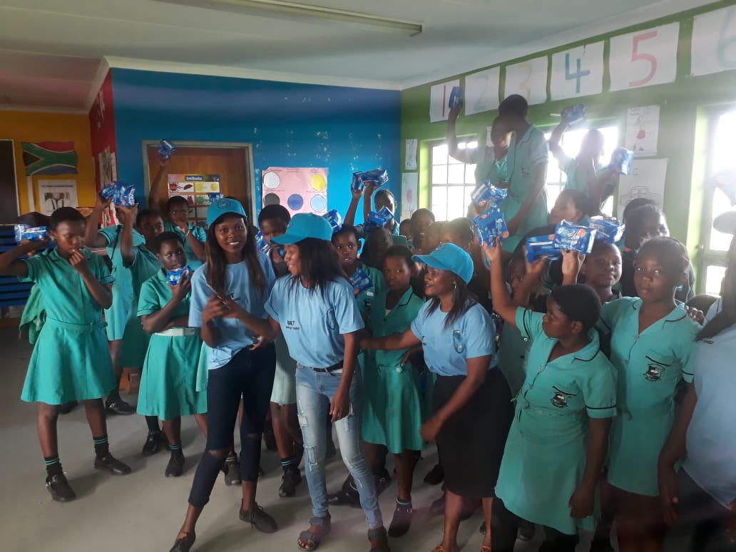 rodneylefa's tweet photo. We help gals at kzn donating sanitary towels at eNgalangale primary school and Mjabuliseni high school last Friday https://t.co/yIp5VWT7lP