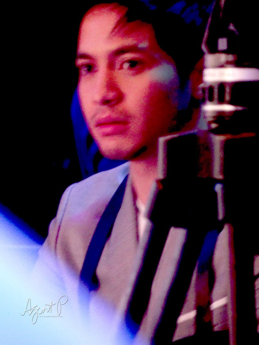 agent_pau's tweet photo. Paparazzi shots of the man from the sidelines.
#ALDENBackOnSundayPinasaya
#SPSSundayFunday
#AldenRichards https://t.co/0Fk51AuoxU