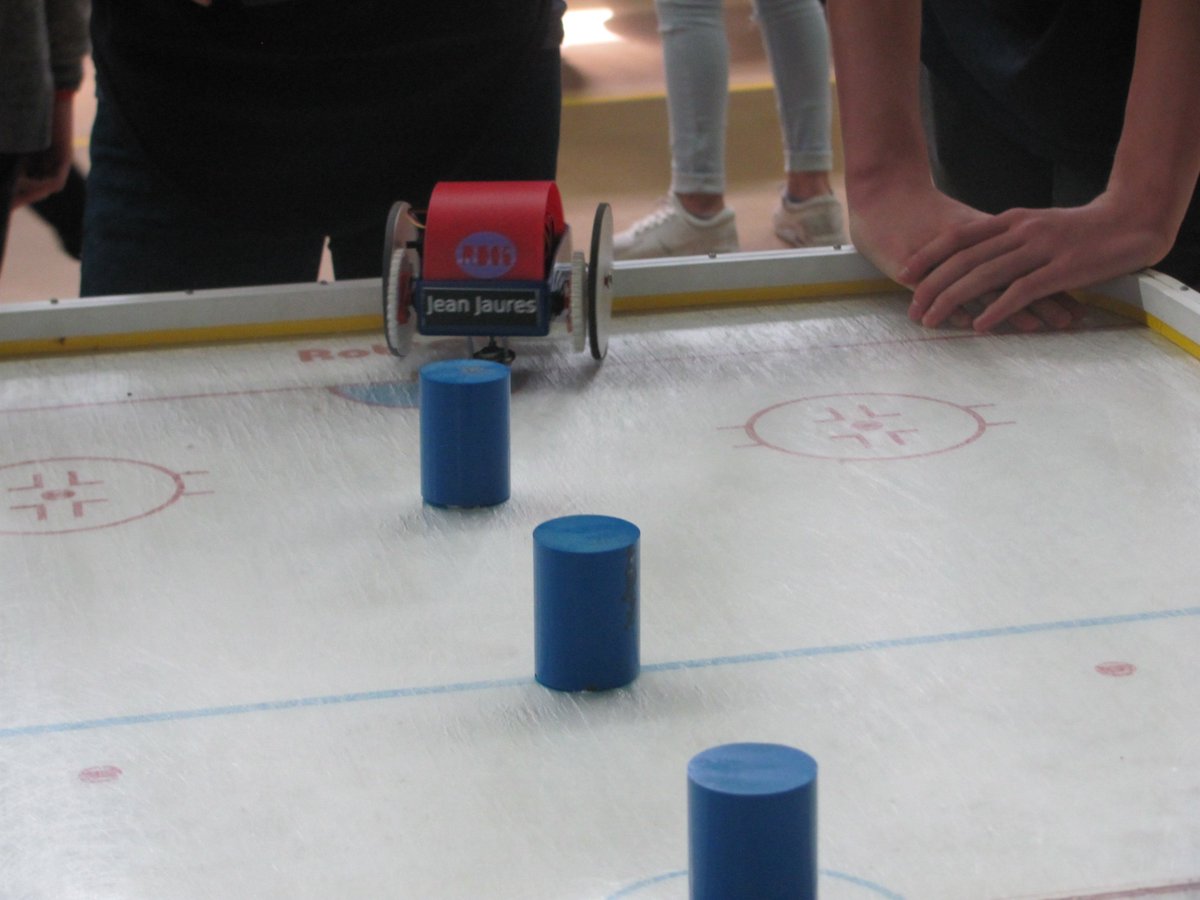 DominiqueNibart's tweet image. #RobOK #Cybertech Cybertech a de nouveau accueilli le concours Rob&apos;OK en partenariat avec les éditions Delagrave. De beaux matchs et de belles réalisations.