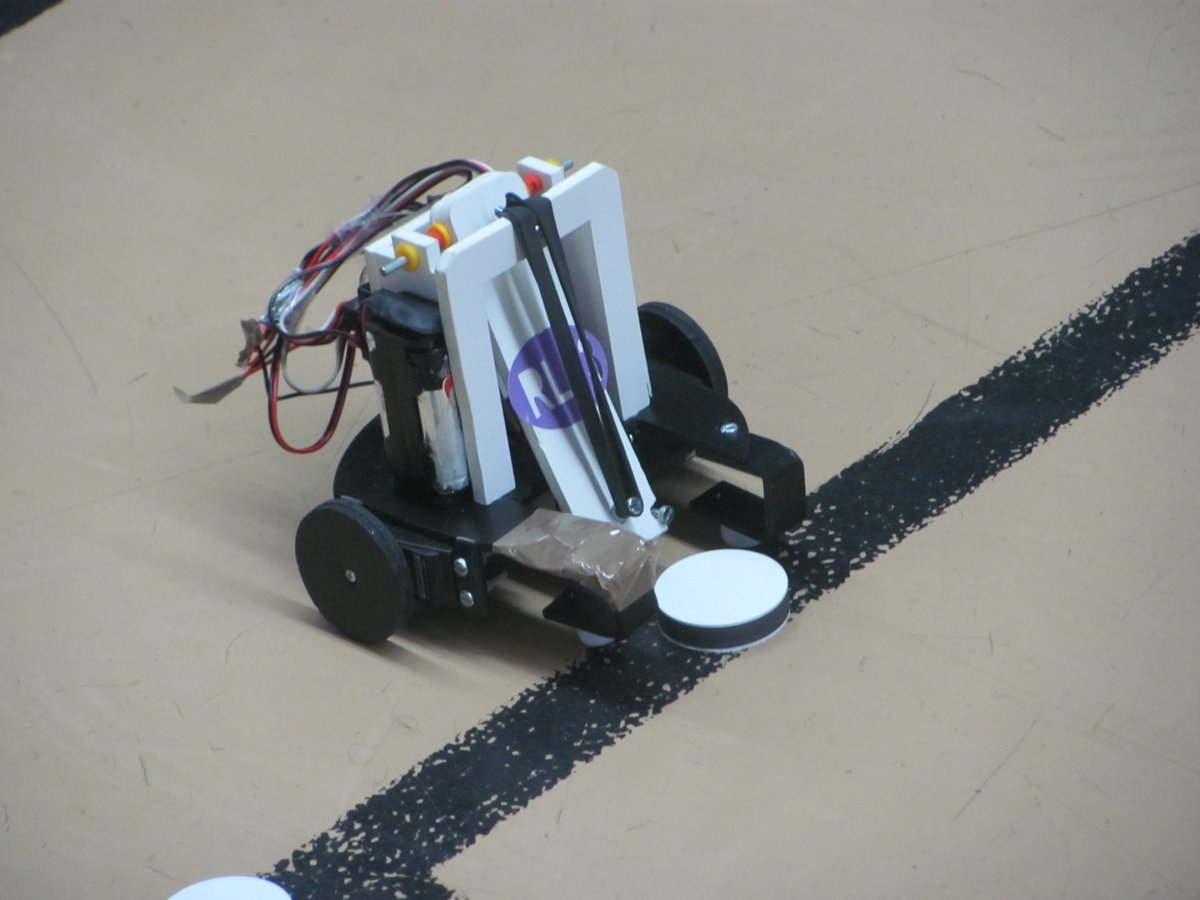 DominiqueNibart's tweet image. #RobOK #Cybertech Cybertech a de nouveau accueilli le concours Rob&apos;OK en partenariat avec les éditions Delagrave. De beaux matchs et de belles réalisations.