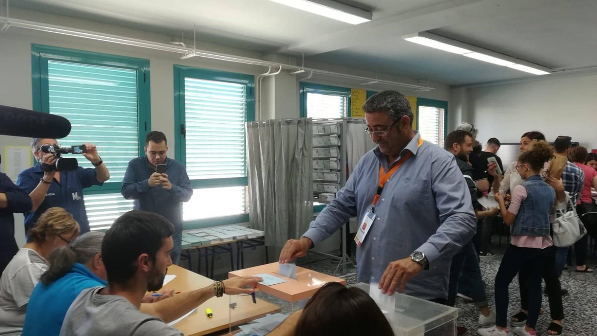 🗣📸#SomElMotorDelCanvi⚙️ amb Jordi Moliner, candidat a l'Alcaldia de #Vinaròs amb <a href="/cvinaros/">Compromís per #Vinaròs</a> #SumaCompromís🍊 

#26M🗳
Amb tu, som #Imparables✊🏿
Amb tu, tenim un #CompromísPerEuropa🍊🇪🇺