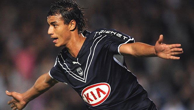 DynamicSports8's tweet photo. ❗ Officiel ❗

À 35 ans, Marouane #Chamakh annonce son départ à la retraite et envisage de devenir entraîneur. Il avait grandement contribué à la grande époque des Girondins de Bordeaux, notamment de 2007 à 2010, avant de rejoindre Arsenal cette même année.

#Foot https://t.co/JK4wQLdsM4