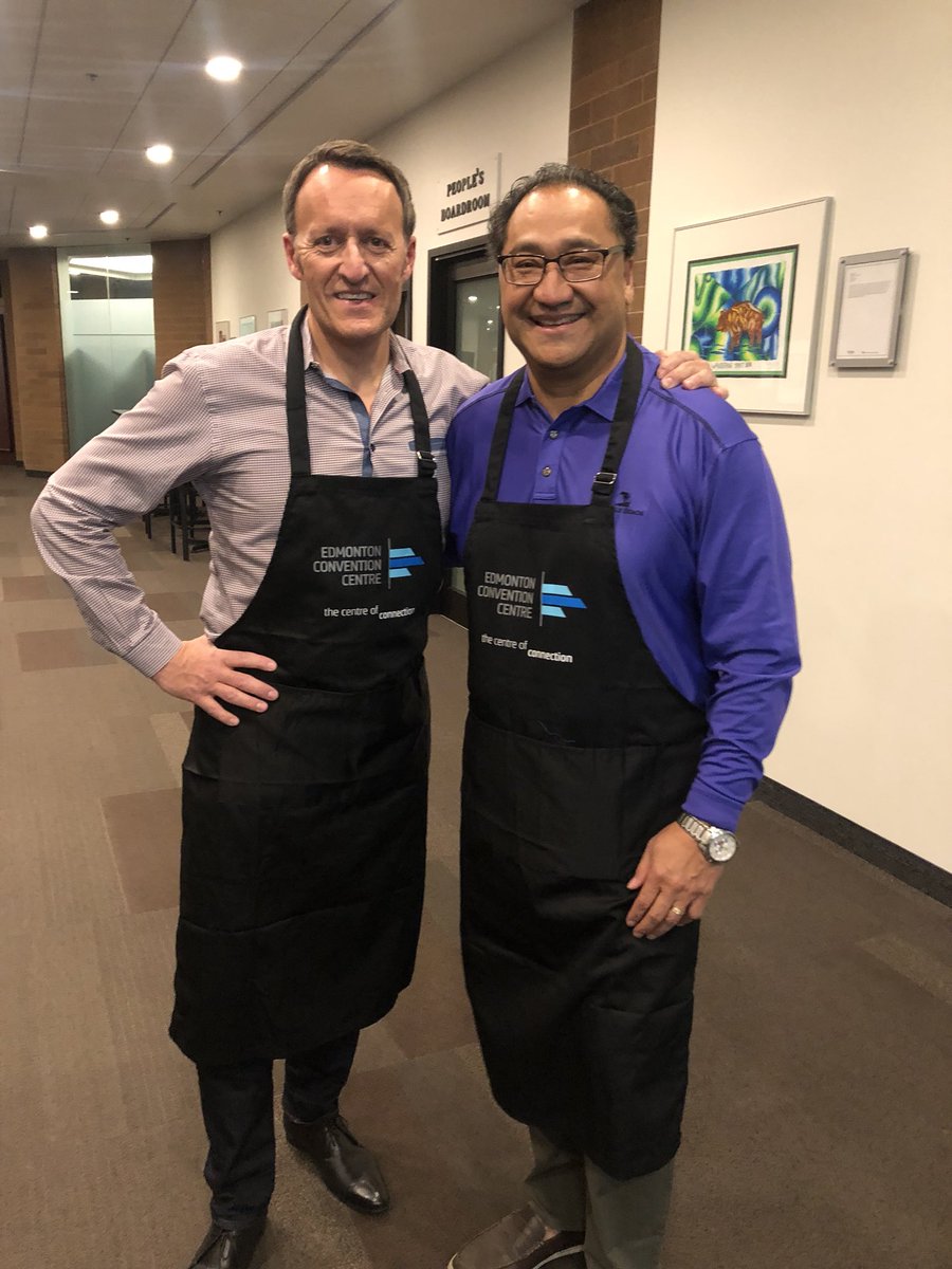 x5mike's tweet photo. A great evening seeing how Chef @sbcremebrulee and his team @yegconvention serve 4000+ meals A big thanks for the invite @Bulavinaka #richardwong #events #remarkableexperience #teamwork #foodsafety #YEG https://t.co/tYjix9uNTJ