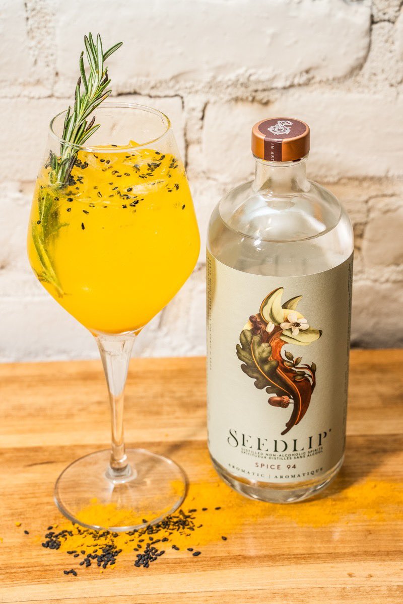 InvitationV's tweet photo. L’été s’en vient à grand pas! Quoi de mieux qu'un cocktail d'été pour se désaltérer lors des chaudes journées? 🍹🌈☀️ #cocktailparty #cocktails https://t.co/x2wGR7C8Qk
