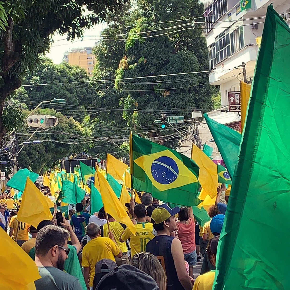 Alexandre_Tad's tweet photo. Passeata harmônica e patriótica. Demonstração de amor e grande respeito à pátria amada Brasil. Belém do Pará dando o recado. #Dia26BrasilNaRuas #Dia26EuVouDeGraça #BolsonaroNossoPresidente https://t.co/6Is9S4oG3o