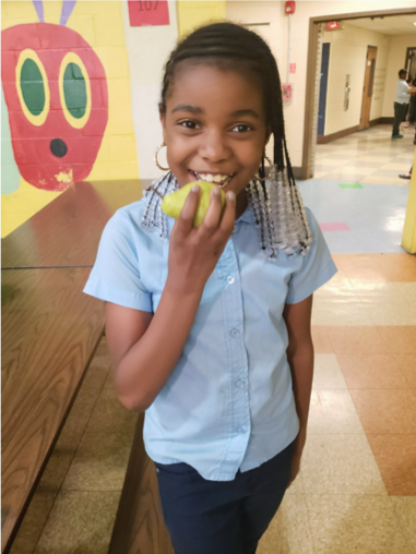 urbanschoolfood's tweet photo. ICYMI: Take a look at how #UrbanSchoolFoodAlliance districts celebrated #FreshAttitudeWeek this month by promoting fresh fruits and vegetables in #schoolmeals! https://t.co/mqd4U6xp3U @FruitsLegumesFR @Interfel https://t.co/dhXpfxQHb2