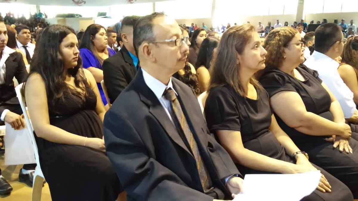 ElMundoSV's tweet image. Juan Antonio Chicas Bautista, 55 años, con discapacidad auditiva  y originario de San Salvador; labora como digitador de la imprenta nacional y este día obtiene su título de bachiller bajo el programa Modalidades Flexibles del Ministerio de Educación. Vía @Urbina27Wilson &amp;gt;