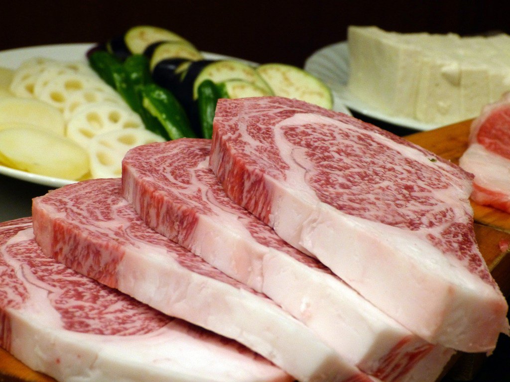 AmazingJapanORG's tweet photo. Wagyu – najdroższa i najlepsza wołowina na świecie https://t.co/aKGtFk6Lm6 https://t.co/hZdVcBCmnv