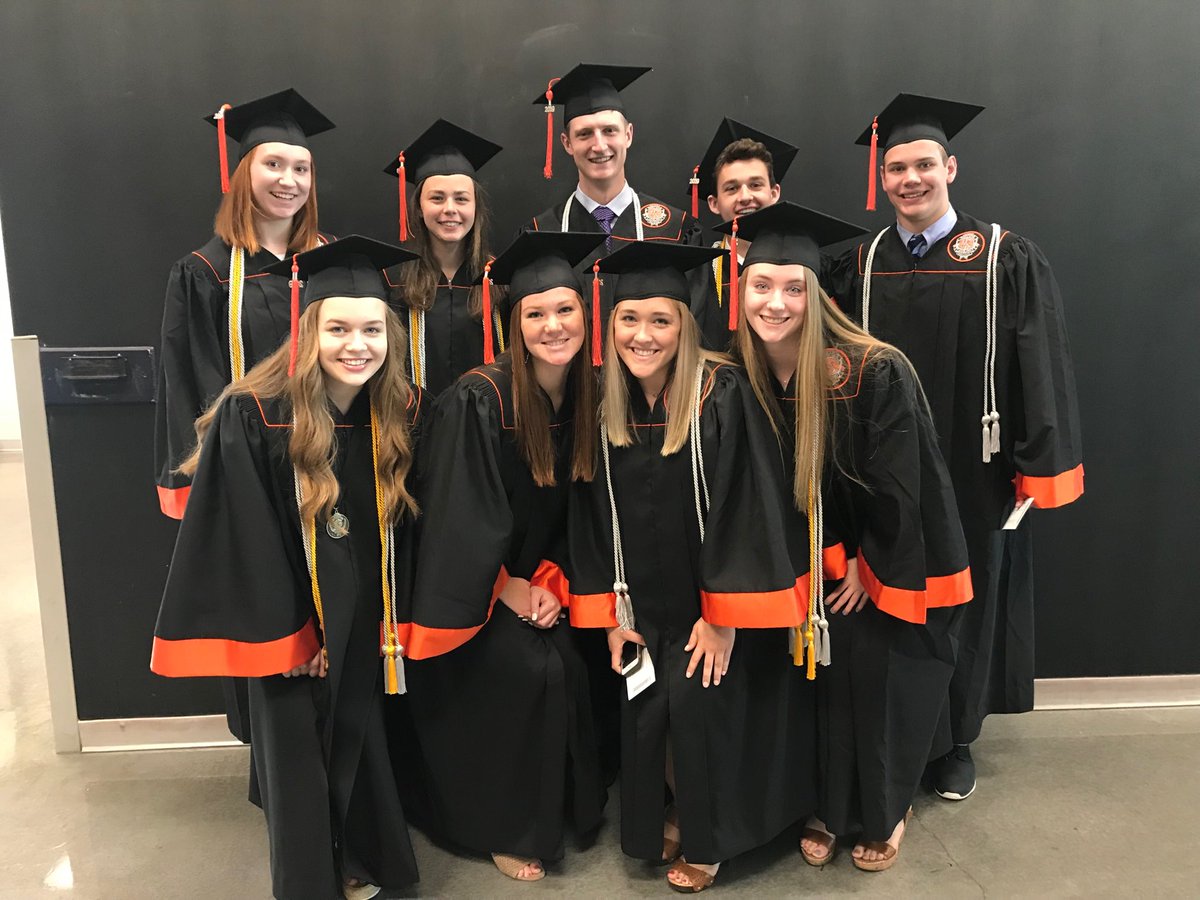 kbyrkett's tweet photo. Love these leaders! Happy graduation, ⁦@2019LHS⁩ https://t.co/lj0FM67IGW