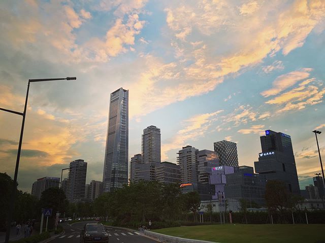ShenzhenPages's tweet photo. Sunset in Shenzhen’s High-Tech Park area in Nanshan
#sunset #clouds #skyscrapers #hightechpark #buildings #architecture https://t.co/B1FK0qsm5g https://t.co/eT97EgBaPG