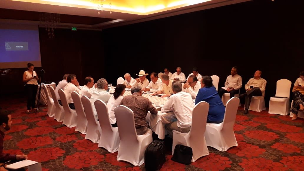SEFADER_GobOax's tweet photo. La #SEDAPA a través del Srio. Carlos Grau, tiene presencia en la Asamblea Ordinaria de la #AMSDA en el marco de la 54 Expo Feria Regional Ganadera "Ylang Ylang" en Boca del Río, #Veracruz donde Secretarios de Desarrollo Agropecuario del país celebran encuentros con la @SADER_MEX https://t.co/vRSQPSUz2D