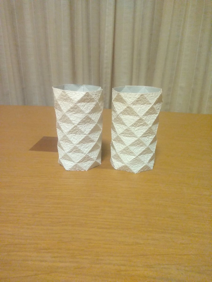 そめおり 染折 En Twitter 実験 壁紙 家を建てた時の余り にホイル紙を貼り合わせて 花瓶 筒 を作りました Youtubeより 10cm 折り紙作品