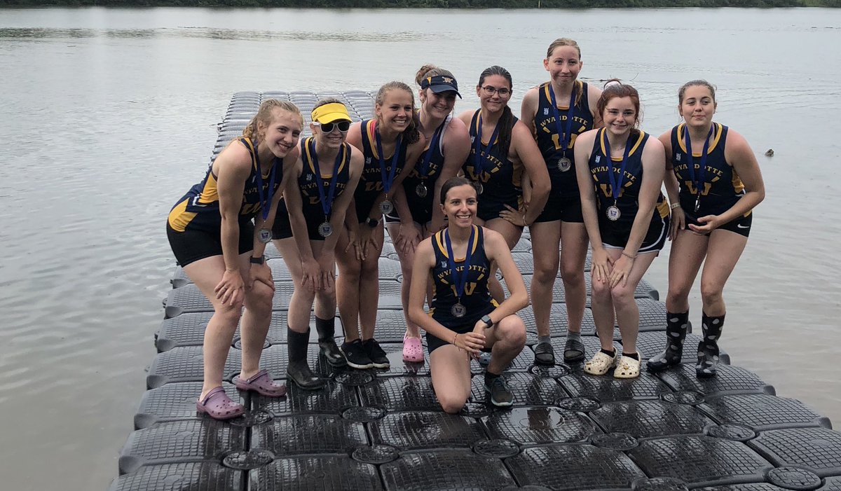 RHSRowing's tweet photo. Great team effort on and off the water especially battling the stormy conditions. Go Bears! https://t.co/XbhtSiTPRH