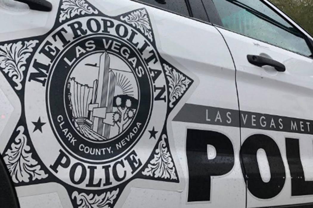 Las Vegas security officers discover murder victim at apartment complex
