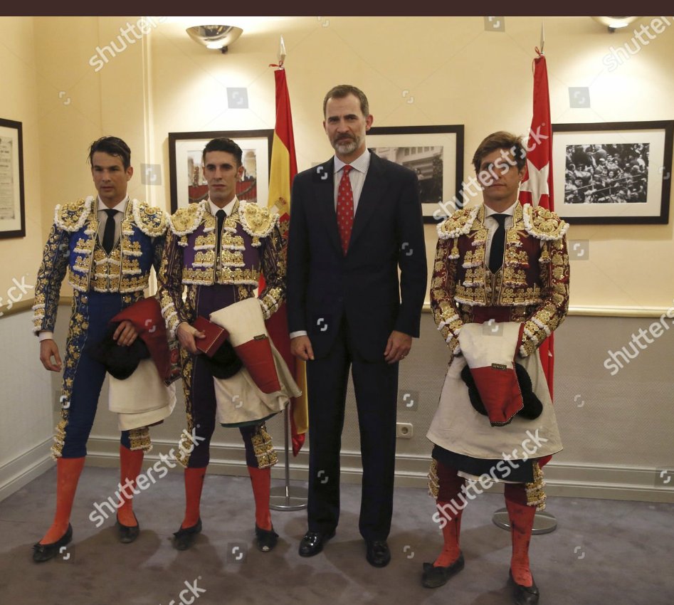 #Elecciones26M toda la vida oyendo hablar del payaso torero y yo pensaba que era otra cosa en. La foto el payaso y los toreros. Olé tú!!!