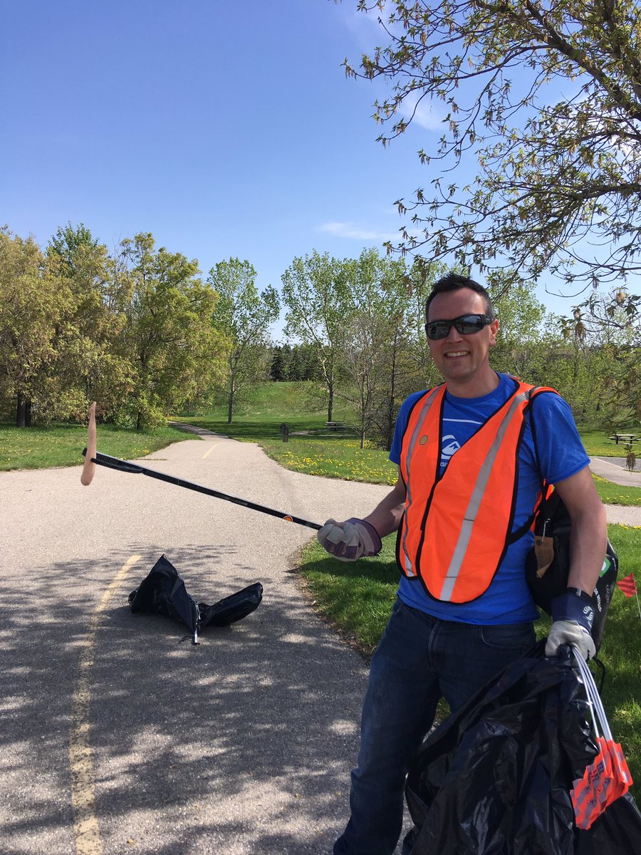 thenuka's tweet image. Some interesting finds already! Barbie leg, science textbook (some light reading in the nature?) and a Popeye box? Anyone know what’s the popeye box for?? #yyccleans #cleancanadatogether @CalgaryParks #52ndpathwaycleanup