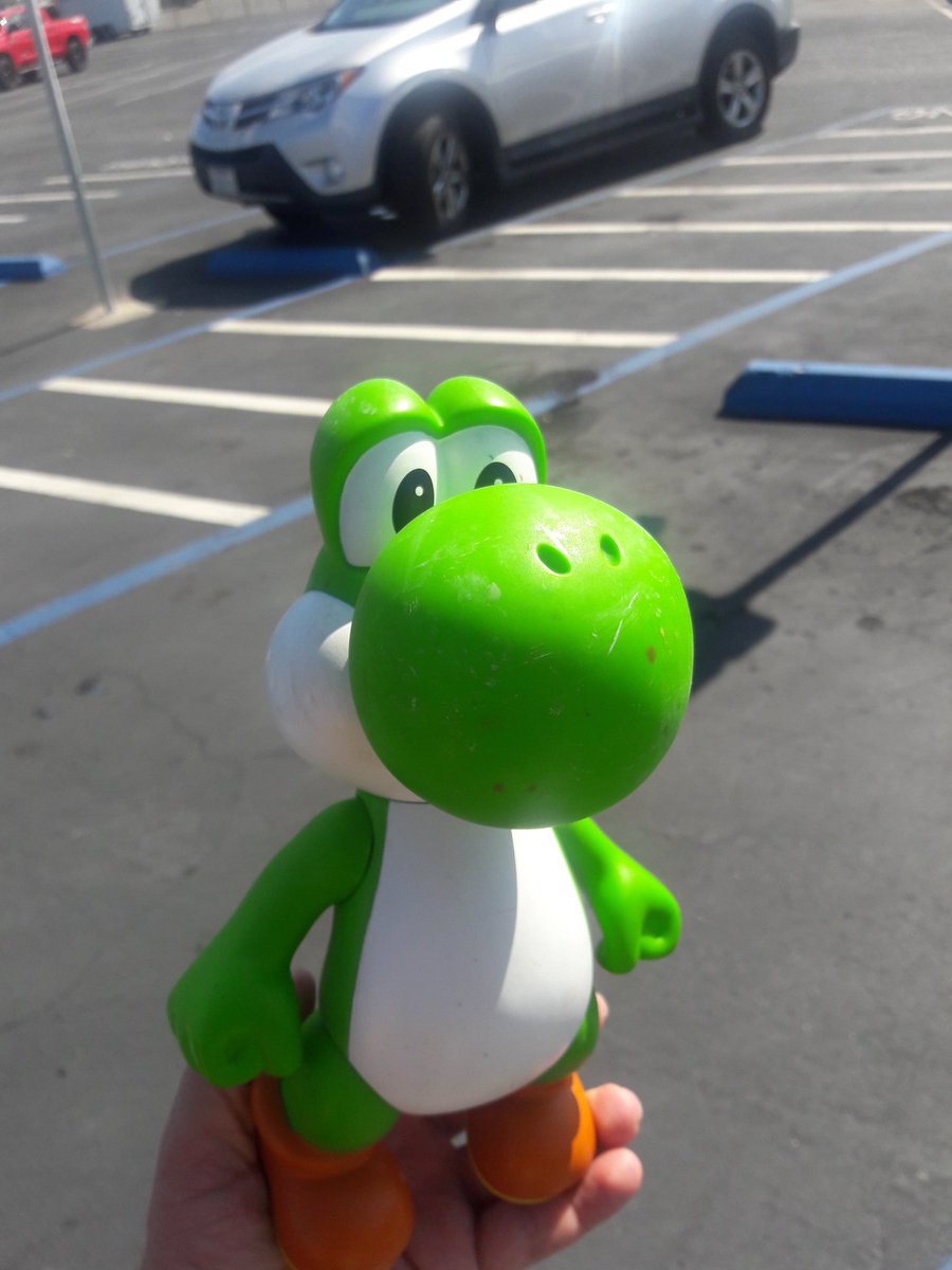 GFanactic911's tweet photo. Yo @DashieXP, look how I found at a flea market! ๐๐โคโค๐๐ผ
#BargainHunt #Bargain #NYLB #NoYoshiLeftBehind #Nintendo #Collectors #Yoshi #Figures #DashieMaker https://t.co/jFtg5FSXRl
