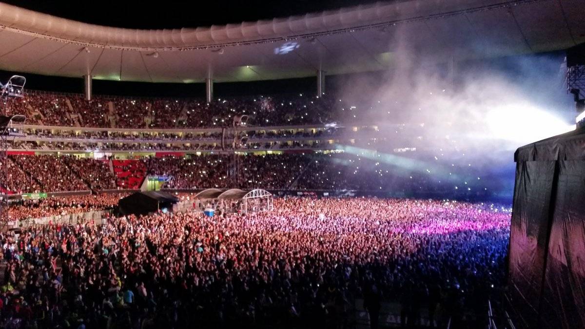 Estefan20569145's tweet photo. Por @BTS_twt en México y aqui a #BTSEnGuadalajara para poder estar un poquito serca de ellos en @EstadioAkron 💜💜💜💜💜💜💜 https://t.co/fKkGM5nUgJ