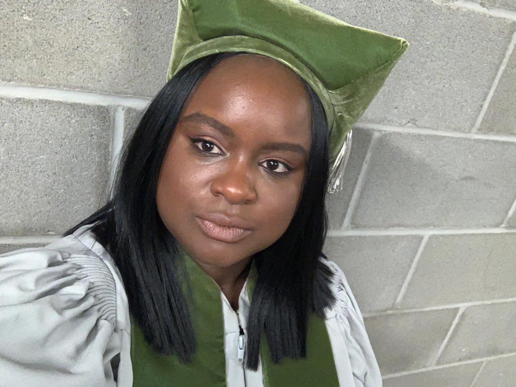yungrizy's tweet photo. Congratulations to my cousin representing Kenya 🇰🇪 who is officially now a doctor you have made us so proud Yvonne Kariuki #Lecom2019 https://t.co/stQroL8Z9R