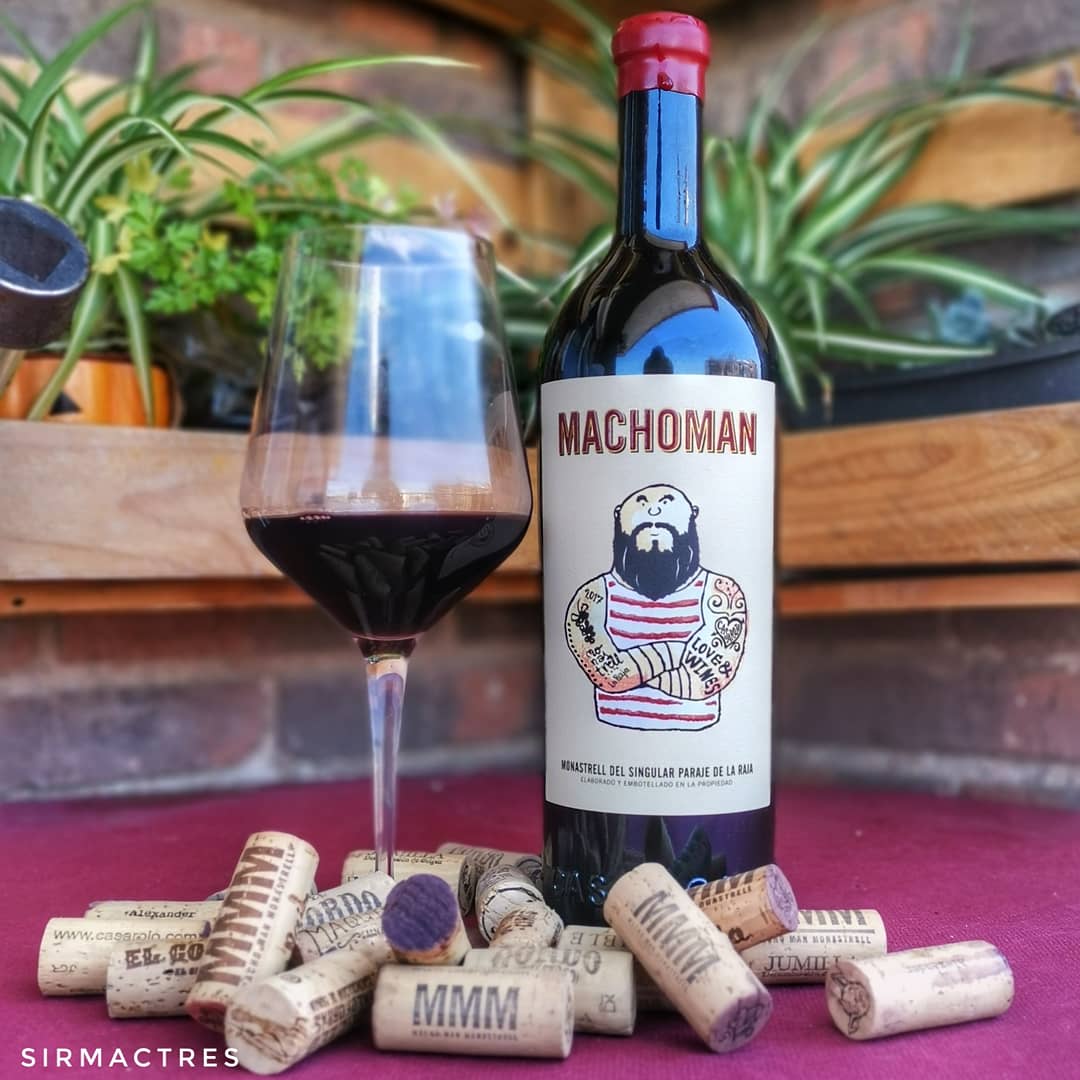 SirMactres's tweet photo. ¿Hace un vino? #machomanmonastrell @BodegasCasaRojo #lamonastrellperfecta https://t.co/oH26kQTBCI