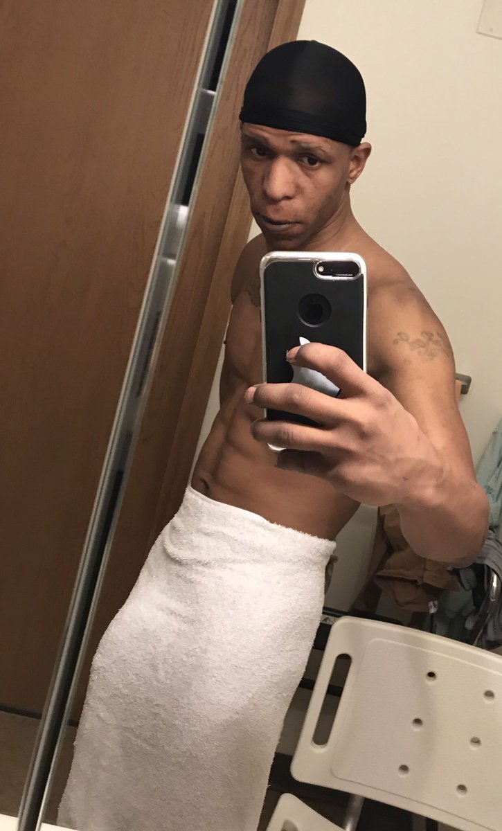 DBreakah's tweet photo. COME SHOWER WIT ME https://t.co/XcrZlnYupo