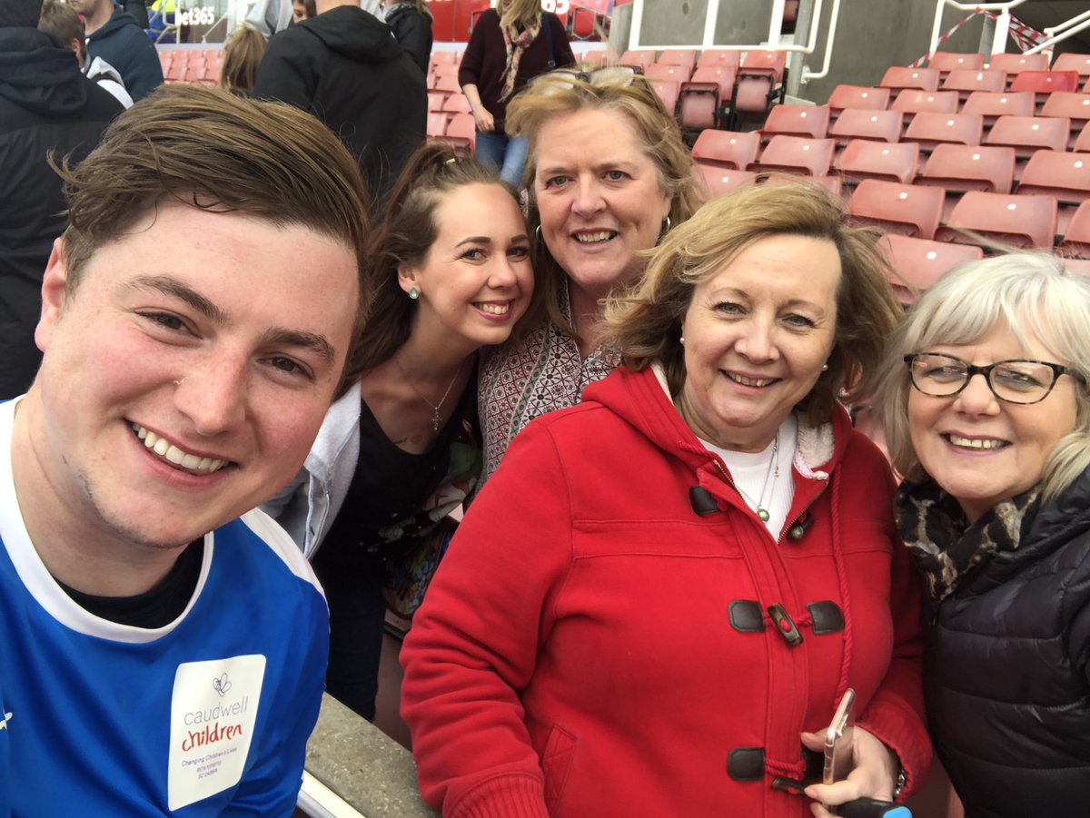 NatalieEdex's tweet photo. Also met some fellow Collaborators who were sitting in front of me and it was so lovely to meet them ๐โค๏ธ @caudwellkids @sellebrity #Bet365Stadium @Collabro @MattCollabro #TeamPagan https://t.co/fBdpw4t3Ys