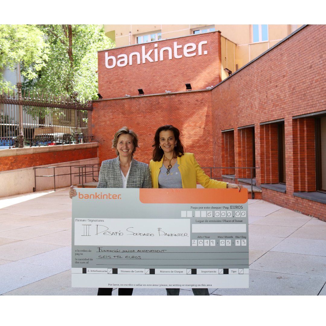 Bankinter's tweet photo. 🎉🎉🎉 ¡Un año más nuestros empleados lo han conseguido! Bankinter ha hecho entrega de una donación de 6.000 euros 💰a la @JASPAIN procedente del III #DesafioBankinter por una causa solidaria: el proyecto "Deseos Emprendedores". https://t.co/F7znjBCJk5