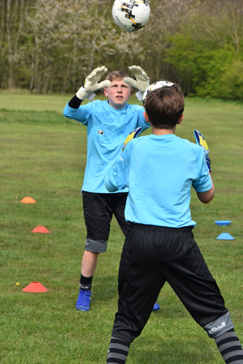 SPTLeeds's tweet photo. New #GOALKEEPERTRAINING session in #Leeds starts 4th June at Oulton Community Sports Club, Tuesday evenings from 6:30-7:30. You can book your 2 FREE sessions early next week, keep an eye out here for the link! @OultonAthletic @rothwelltownjfc @rothwelljnrs @WRCWFL @westridingoc https://t.co/DIYCM1xM5R