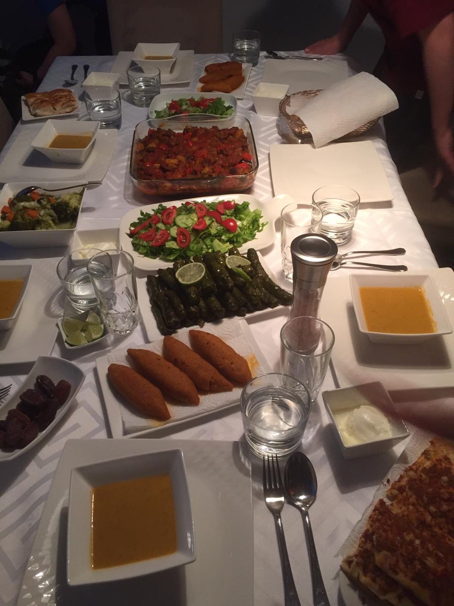 NBults's tweet photo. Afgelopen week uitgenodigd door statushouders voor een iftar maaltijd, om uitdrukking te geven aan hun grote (!)dankbaarheid voor de ontvangst van en opvang in Nederland. Indrukwekkend vluchtverhaal, fantastische maaltijd! #iftar #dankbaarheid #Nldbedankt https://t.co/zNvyU8TUSd