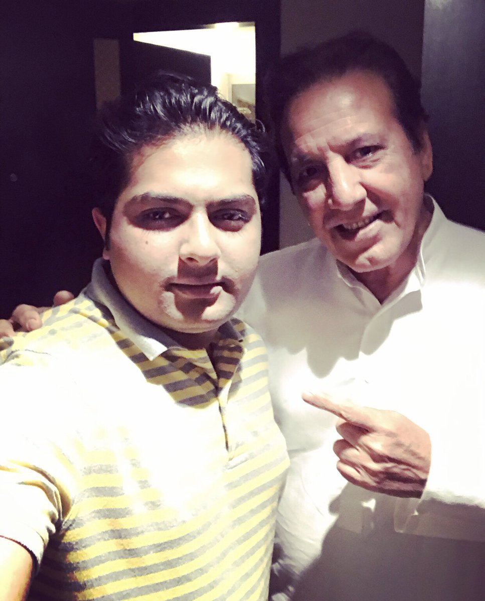 uranawaya's tweet photo. Had a Great &amp; memorable time  about Last Week In Madinah Munawwarah with Javed Sheikh Sir &amp; Family https://t.co/ivPzCT5bEg