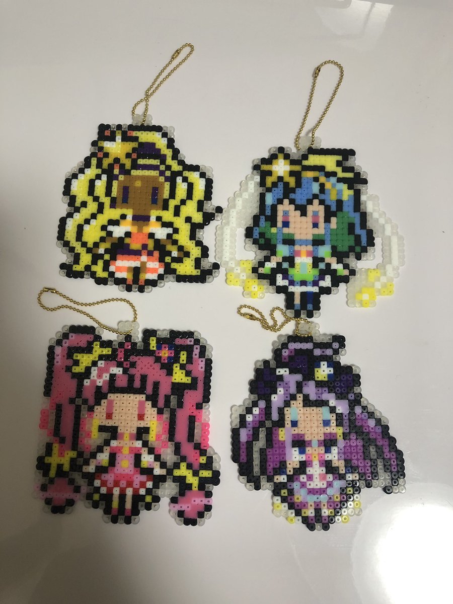 O Xrhsths Richter2 ネイちゃん Sto Twitter リクエストで作ってたプリキュア スター トゥインクルプリキュアってやつは4人作った エメラルドグリーンがないので若干違う感じになっているけど もっと多くの色が欲しくなってきた アイロンビーズ スター