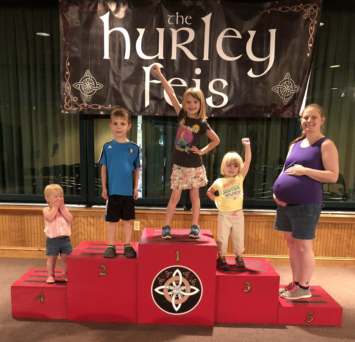 cjsjellybean's tweet photo. Hurley Feis 2018 vs Hurley Feis 2019 https://t.co/z6ACVeviTn