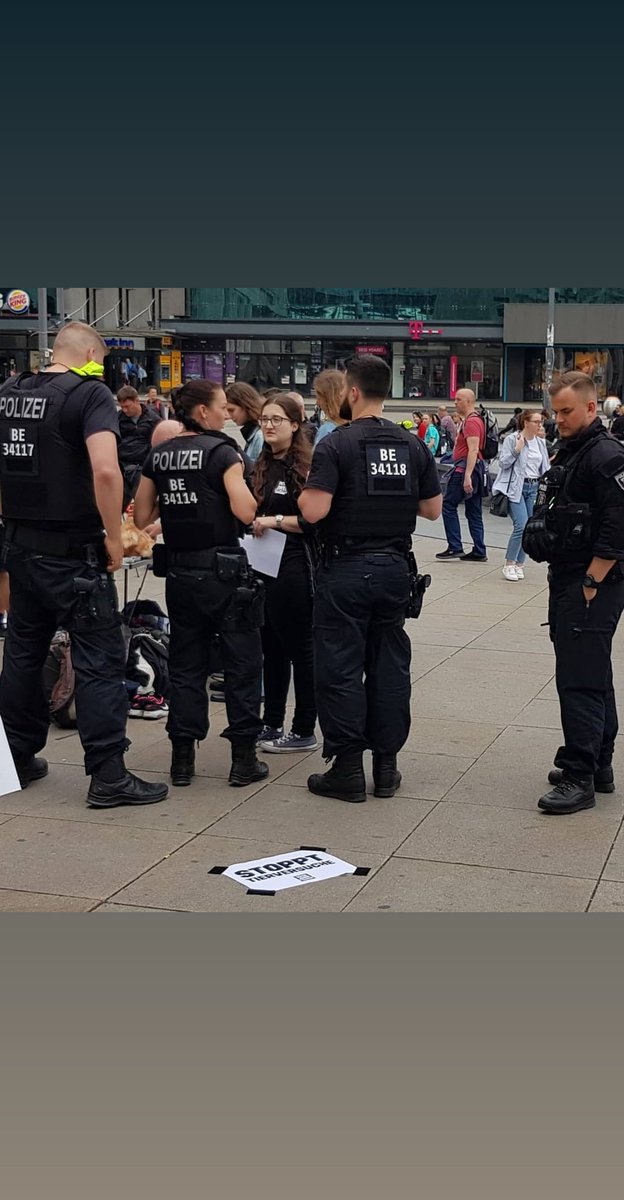 MichaelWilka's tweet photo. Heute auf'm Alex. Mit dem "suicide by cop" hat es heute leider nicht geklappt, aber morgen ist ja auch noch ein Tag um sich erschiessen zu lassen. https://t.co/Kz9DQKgI5L