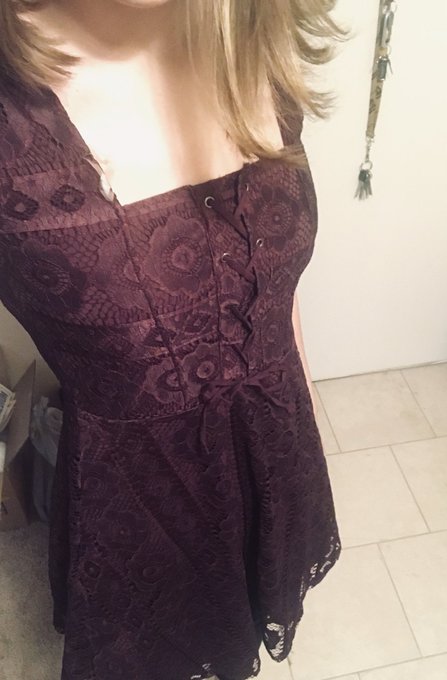 One of my favourite things about myself: I can pull off a feminine corset dress or a masculine look equally<a href="/tag/selfie"class="tags"><span>#selfie</span></a>
