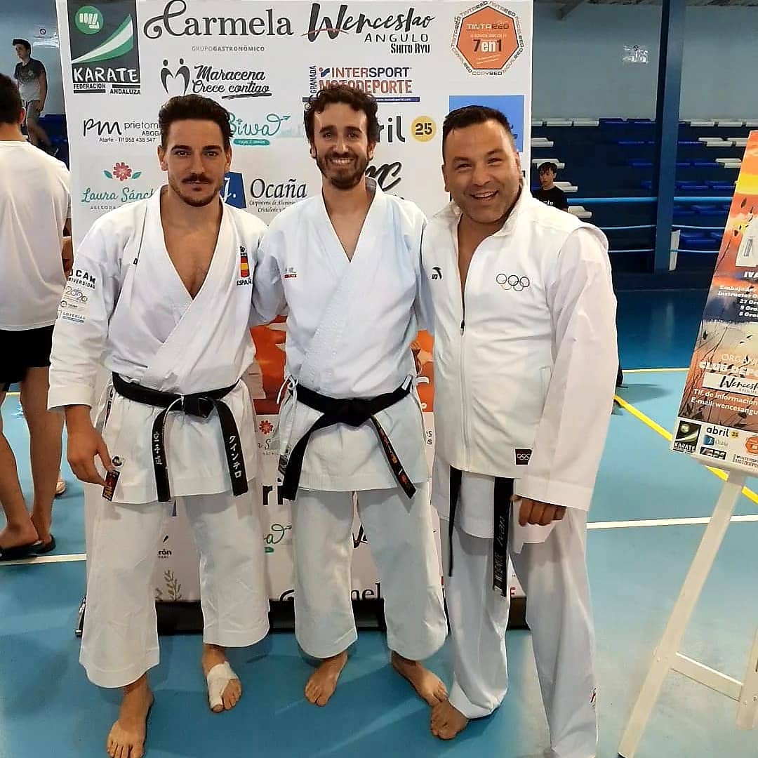 manudelreal's tweet photo. Aprende con los mejores y tu camino será el correcto !!
@DamianHQuintero @IVANLEALREGLERO #Wences #MaracenaGranada #Anan #AnanDai #Kumite 💪🏼🥋 https://t.co/zB5CgcMC0Y