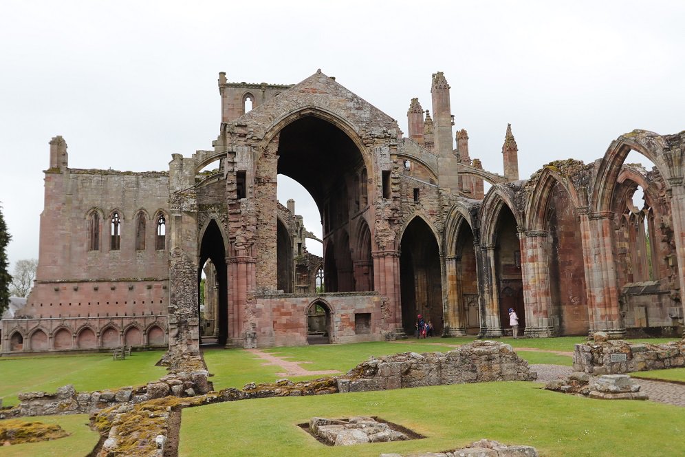 colliefullife's tweet photo. Played snakes and ladders at Melrose Abbey. Lots of fun!  We visited a number of @welovehistory sites while on holiday and received a lovely welcome from all the staffed ones and all had water bowls.  Really dog-friendly.

@DogFuriendly #dogsoftwitter #HistoryDogs #bordercolliefc https://t.co/lpv3MKmPAd